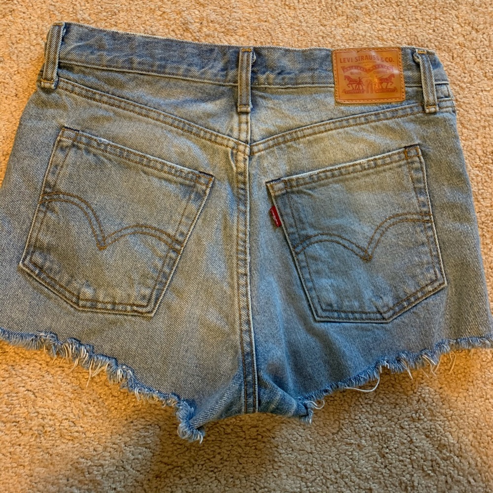 Levi shorts!!